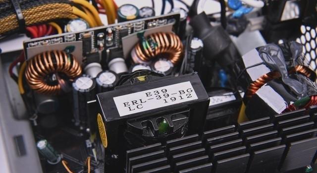 探索鑫谷GP700P白金，体验顶级游戏性能（尽享卓越的游戏畅快感，GP700P白金一机搞定）