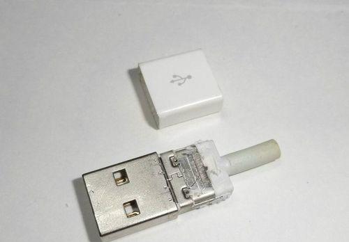 正确拔出数据线的方法和注意事项（避免数据线损坏和设备故障的关键技巧）